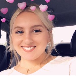 Meet your Posher, Alexis